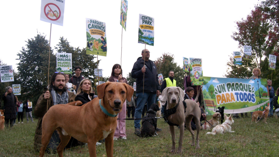 Familias con perros de Barreiro piden compartir el parque por franjas horarias