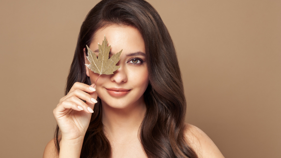 Se te cae más el pelo en otoño: por qué pasa y qué hacer