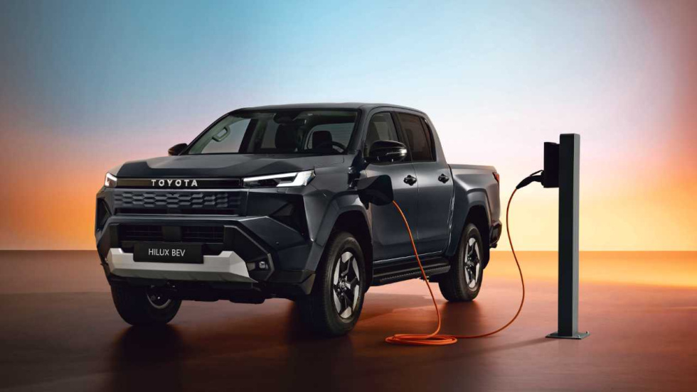 La nueva Toyota Hilux llega con dos opciones electrificadas