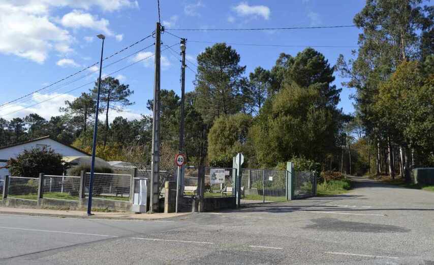 Os puntos de comezo e fin da Senda Peonil que  transcorrer&aacute; dende o IES de Mos na parroquia de Petelos ata as instalaci&oacute;ns de ASODIFISI (Asociaci&oacute;n de Discapacitados F&iacute;sicos e Ps&iacute;quicos de Mos) en Torroso.