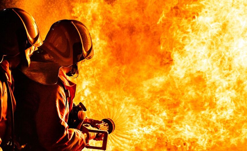 El inicio del fuego se produce con origen eléctrico o de fuentes de calor: estufas o chimeneas, cigarrillos y fósforos, cocinas, velas, etc… |Archive Ingimage