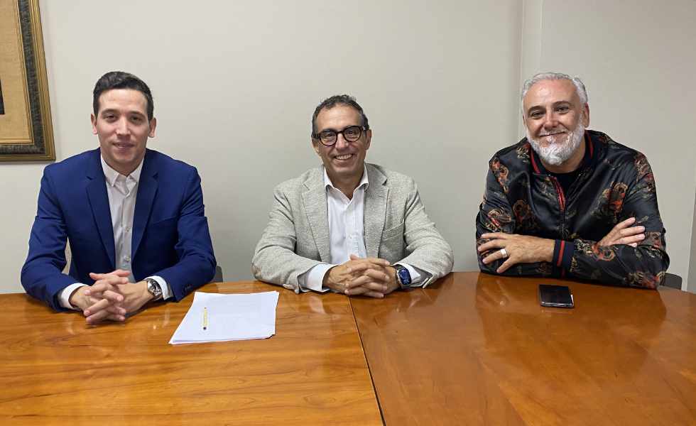 Alejandro Dacosta (M&aacute;is Enerx&iacute;a Galega), C&eacute;sar S&aacute;nchez-Ballesteros y Luis Cend&oacute;n (M&aacute;is Enerx&iacute;a Galega).