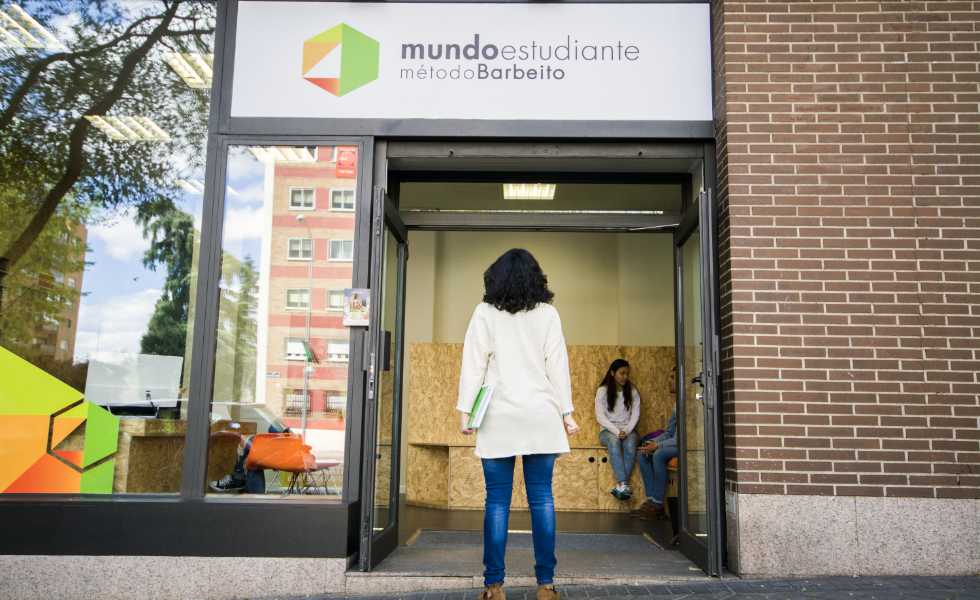 Estudiantes gallegos adoptan la inteligencia artificial: el 76% ya usa chatbots para sus tareas