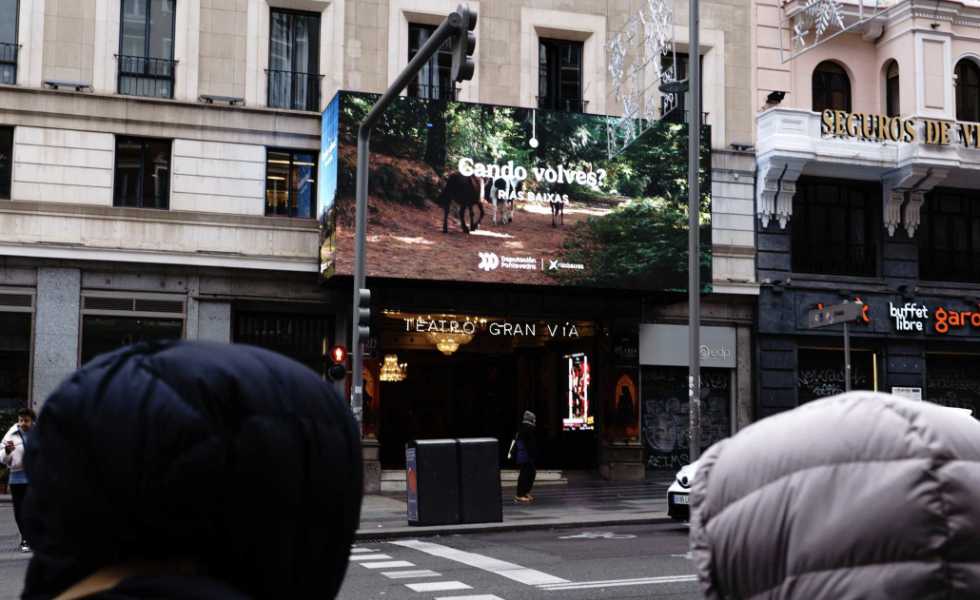 La campaña “Cando volves?” en plena Gran Vía de Madrid