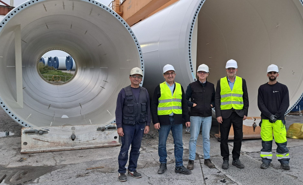 La parálisis del sector eólico en Galicia fuerza a GRI Towers del Carballiño a reducir casi un 30% de su plantilla