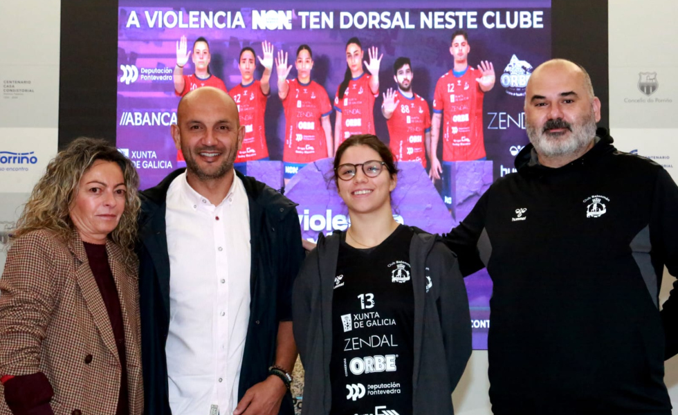 El Orbe Zendal Porriño alza la voz contra la violencia de género en un partido emblemático