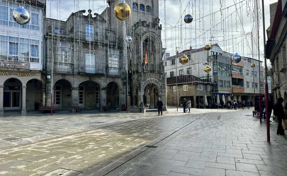 O Porriño despliega un  techo de luces de 30 metros para su Navidad