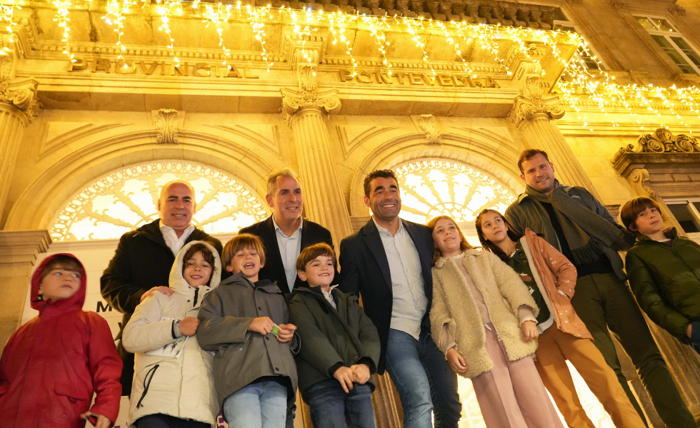 Pontevedra enciende la Navidad con un homenaje a sus bosques autóctonos