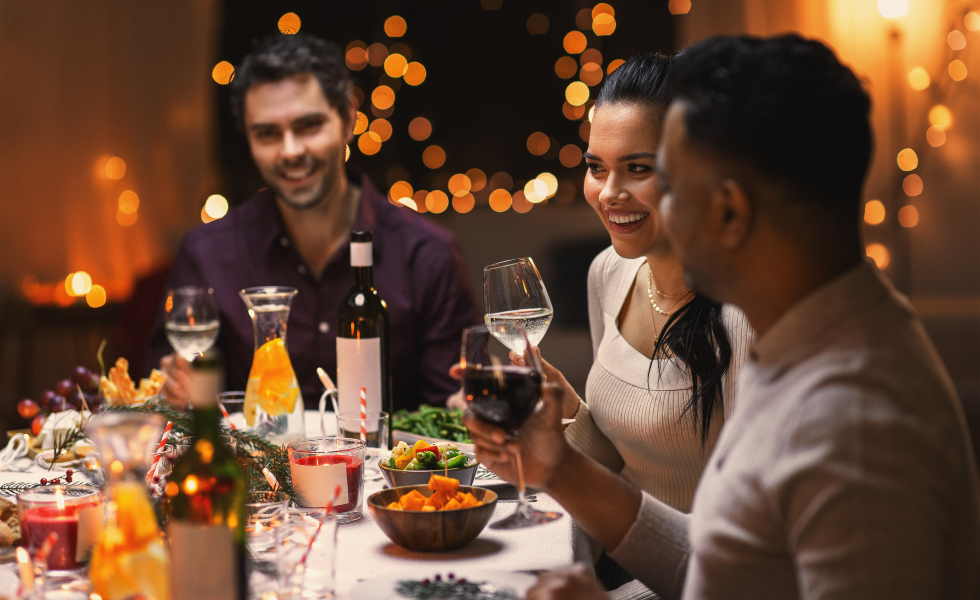 Trabajadores en baja médica o maternidad: ¿pueden acudir a la cena de Navidad de la empresa?