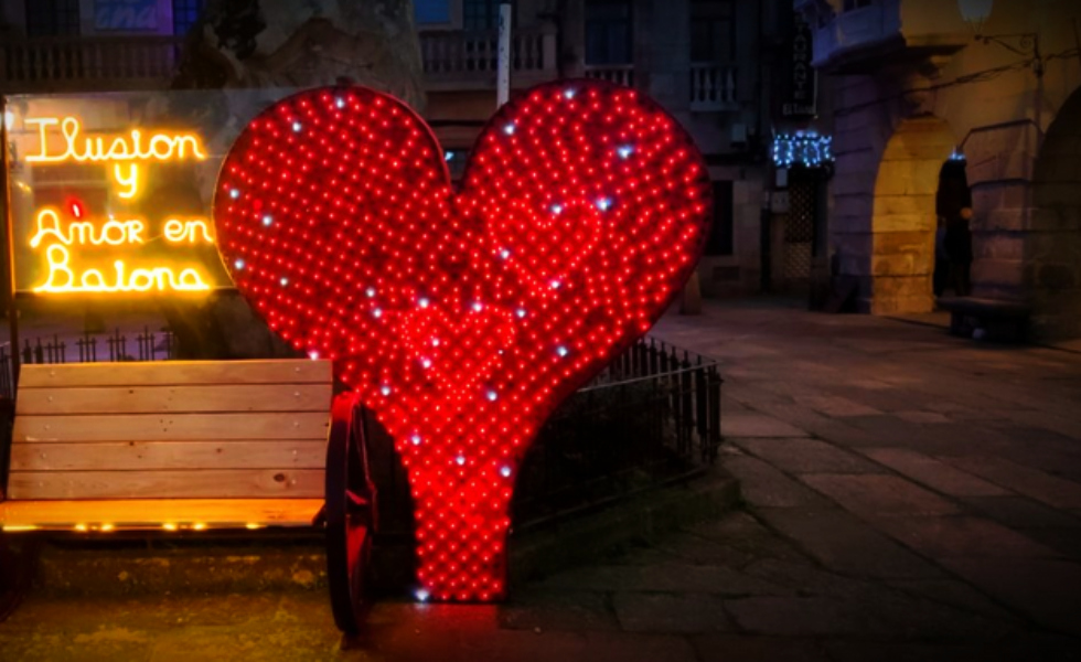 Baiona convoca su concurso de adornos navideños gigantes reciclados con 3.000 euros en premios