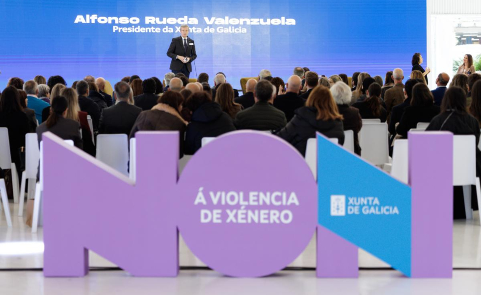 Rueda moviliza a empresas y policías locales en la lucha contra la violencia de género