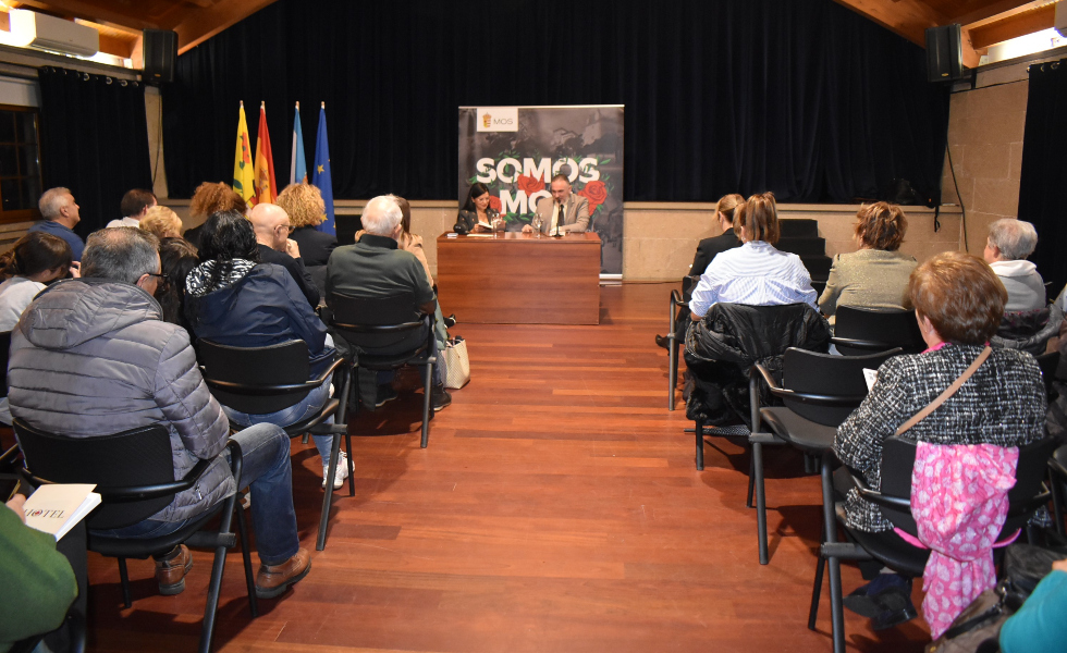 Poesía entre misas: un párroco de Mos desvela sus versos tras veinte años