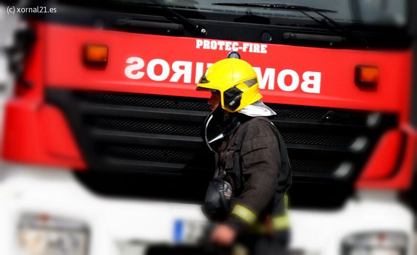 Un bombero en una imagen de archivo / Xornal21
