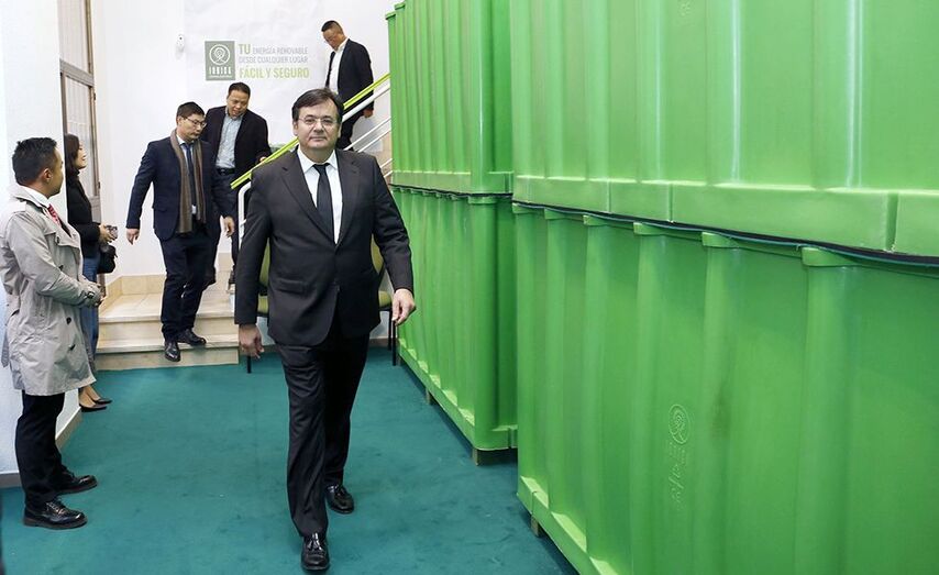 Alberto Santana y Chen Shengli con delegaci&oacute;n china desplazada a Madrid.