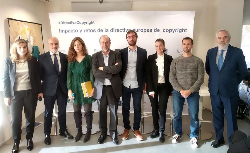 De izq a dcha María Jesús Magro; José Carlos Erdozin; Esther Torrente Heras; Miguel Pérez Subías; Carlos Mateo; Ofelia Tejerina; Greg Quillard; y Juan Pujol.