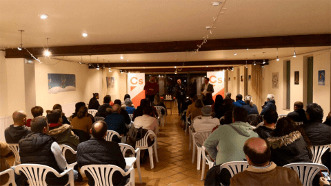 Junta directiva y miembros grupo local de Cs O Rosal.
