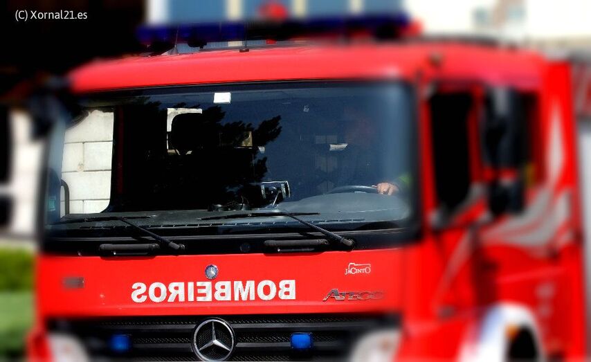 Foi necesaria a intervención dos Bombeiros para rescatar ao falecido e os feridos