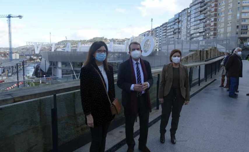 Abel Caballero coas tenentes de alcalde, Elena Espinosa e Mar&iacute;a Jos&eacute; Caride.