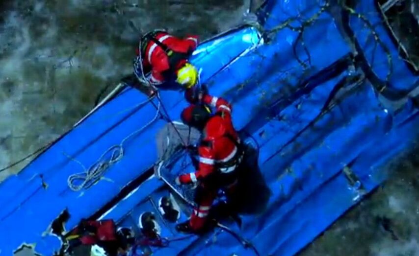 Imaxe do bus no cauce do L&eacute;rez / TVG