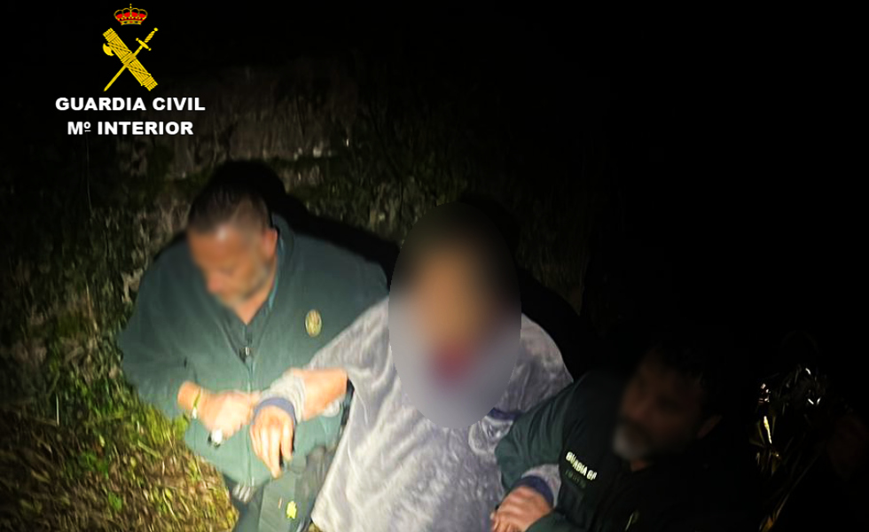 La Guardia Civil rescata a un octogenario con síntomas de hipotermia en un monte de Pazos de Borbén
