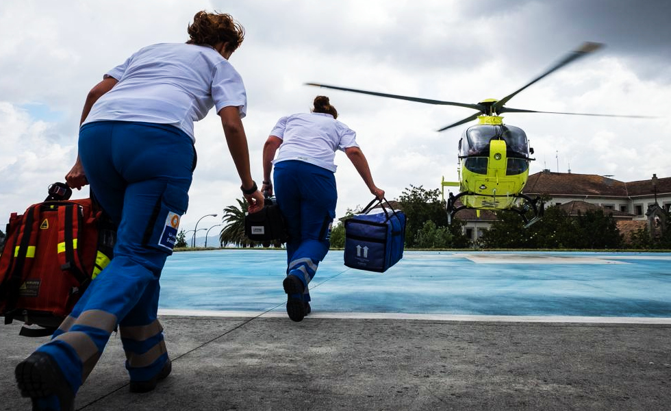 La Xunta invertirá 55,6 millones para que el helicóptero del 061 opere también de noche por primera vez