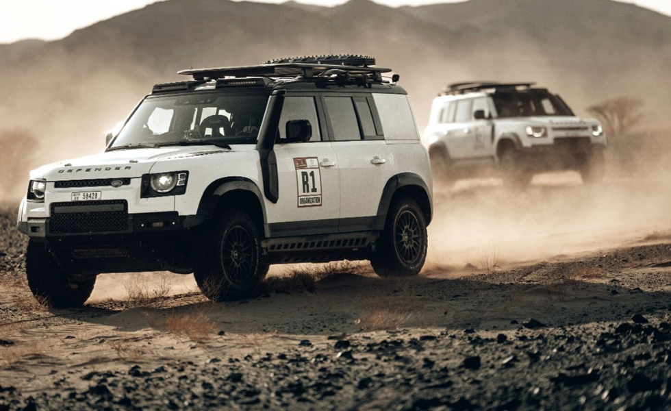 Defender traza el mapa extremo del Dakar desde el desierto saudí