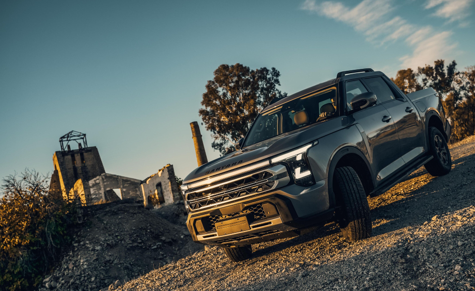 El nuevo Santana 400 llega al mercado como un pick-up todoterreno fabricado en España