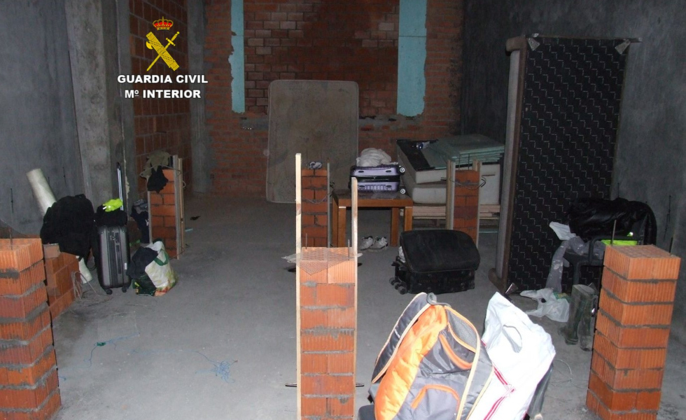 Desarticulan en O Porriño una red que explotaba a migrantes para reformar apartamentos turísticos