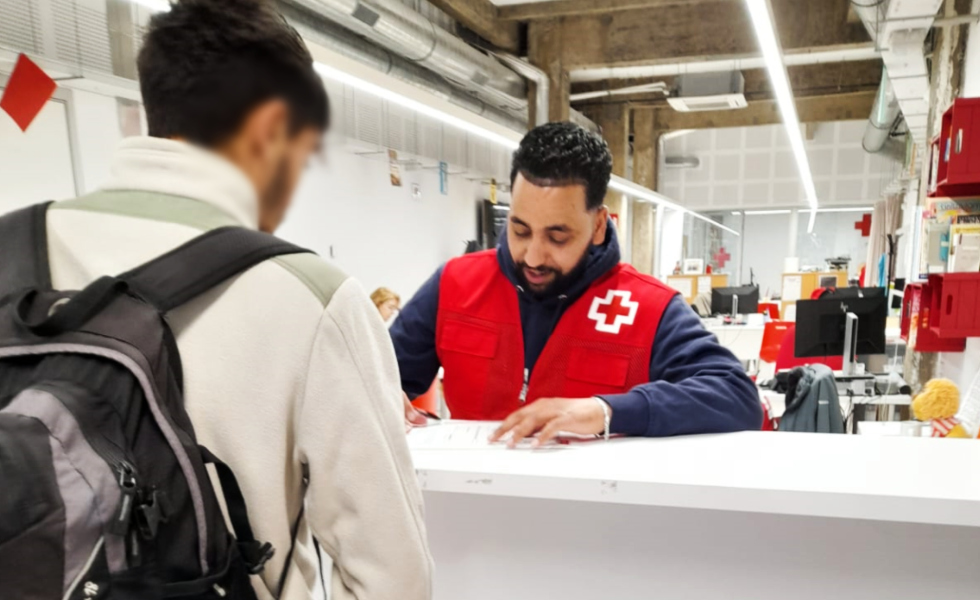 Cruz Roja gestionará en Galicia tarjetas de ayuda de 130 a 220 euros mensuales para 8.000 personas