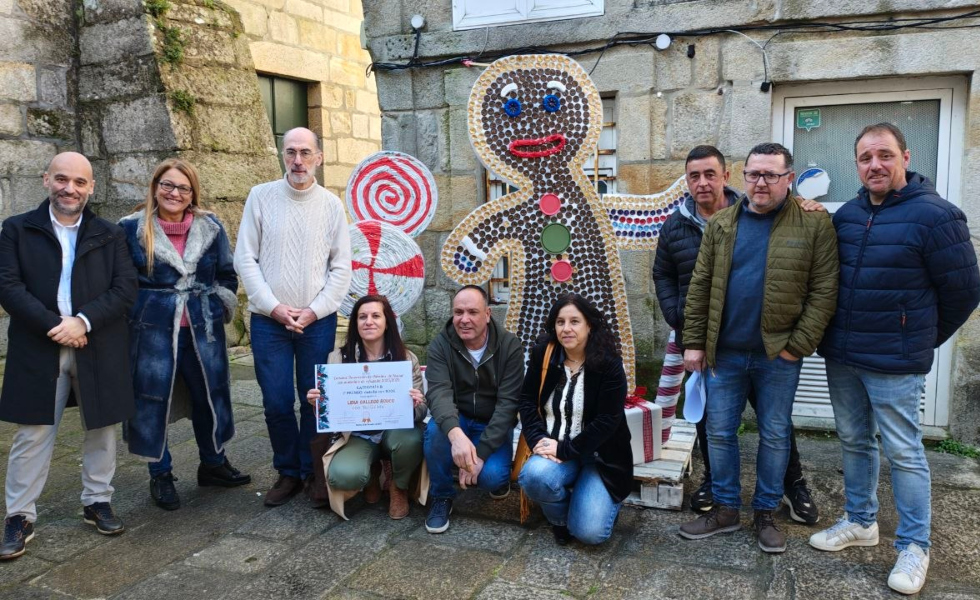 Creatividad y reciclaje brillan en el certamen navideño de Baiona