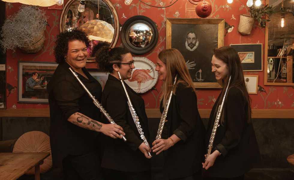 Un cuarteto de flautas trae a escolares un viaje sensorial entre música clásica y poesía gallega en el Museo