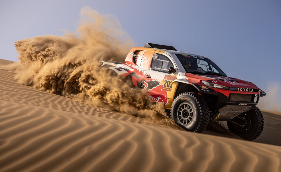 Toyota se lanza a por su cuarta victoria en el Dakar 2026 con un nuevo Hilux