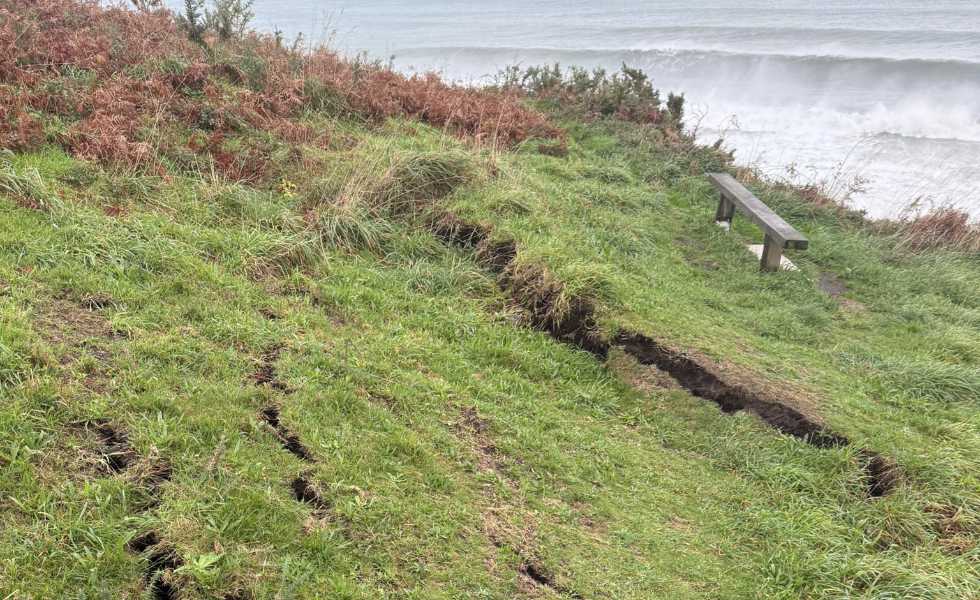 Los geólogos alertan del riesgo de nuevos derrumbes en los acantilados de Campelo
